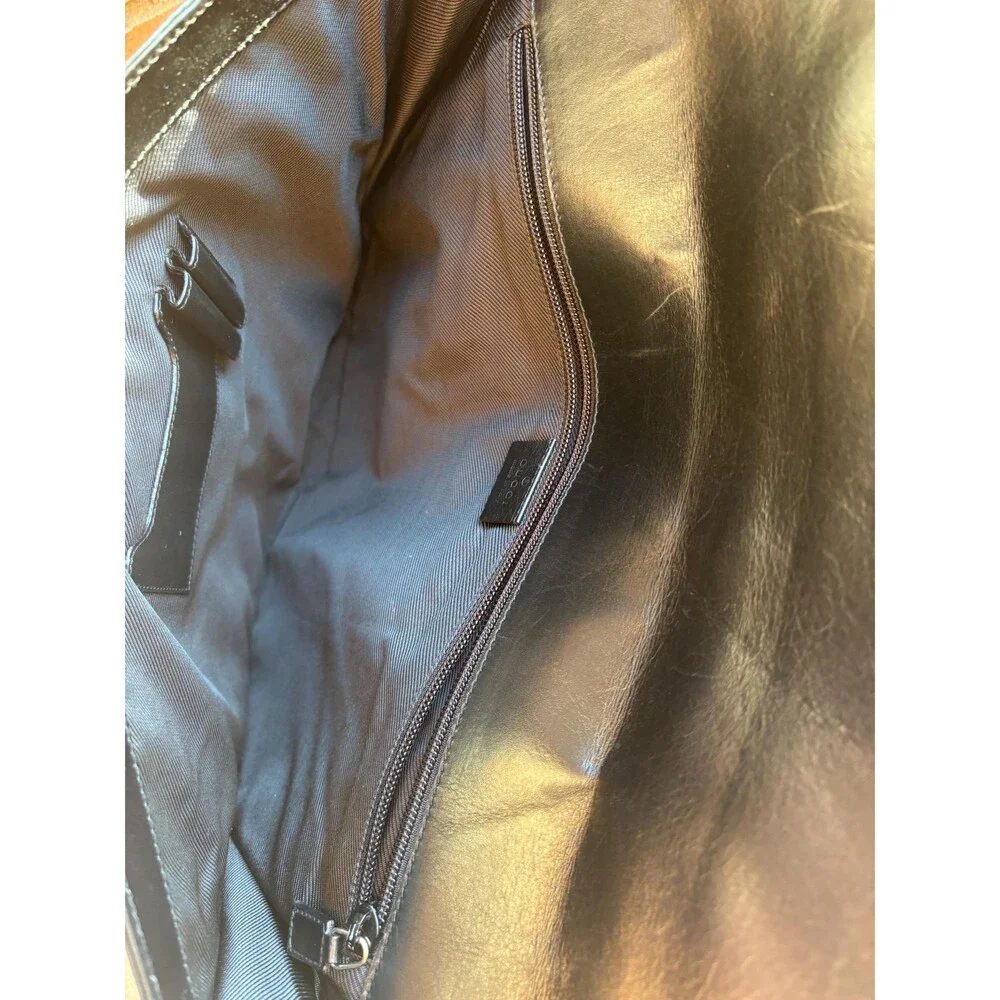 Gucci this logo